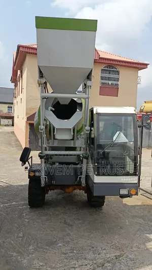 Brand New 4m3 4x4 Mobile Self Loader Concrete Cement Mixer.