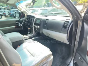 Toyota Sequoia Platinum 4x4 2019 Gray