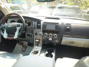 Toyota Sequoia Platinum 4x4 2019 Gray