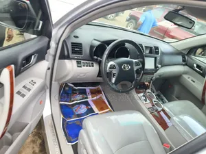 Toyota Highlander Limited 2012 Silver