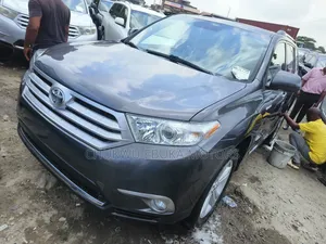 Toyota Highlander Limited 2012 Gray