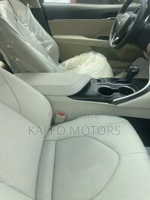 New Toyota Camry XLE V6 2023 Silver