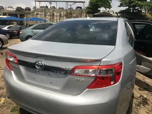 Toyota Camry XLE 4dr Sedan (2.5L 4cyl 6A) 2014 Silver