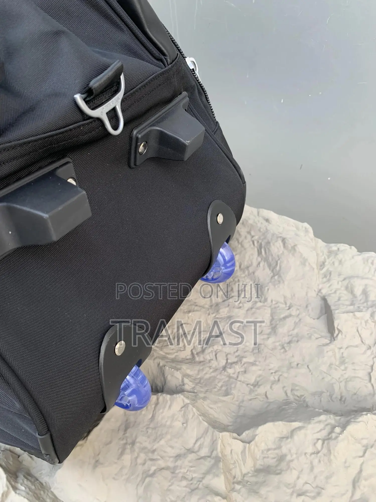 22 Inches Duffle Back Black With Trolley