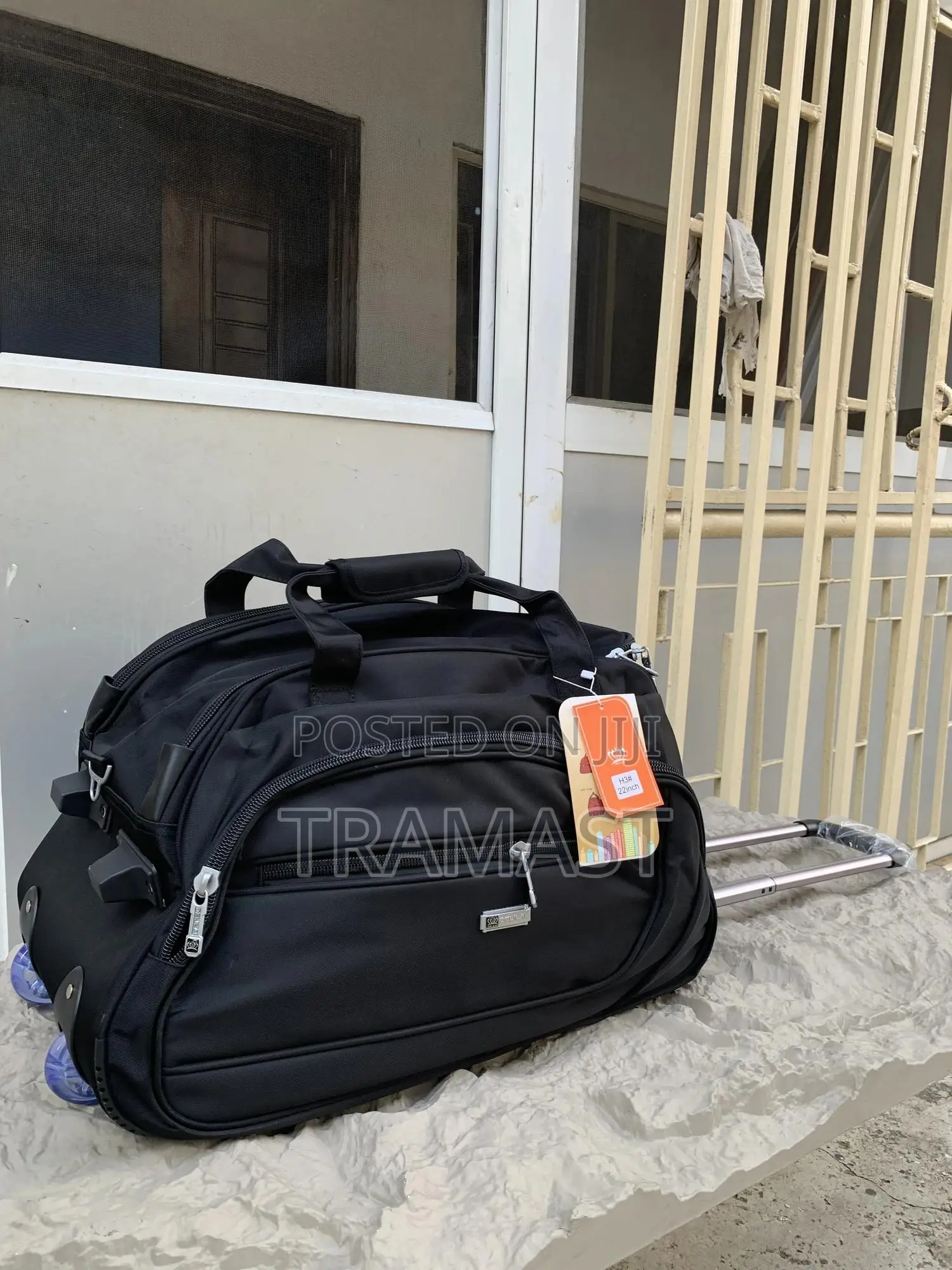 22 Inches Duffle Back Black With Trolley
