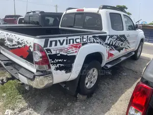 Toyota Tacoma 2010 White