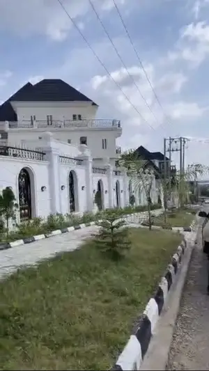 Furnished 6bdrm Mansion in Guzape for sale