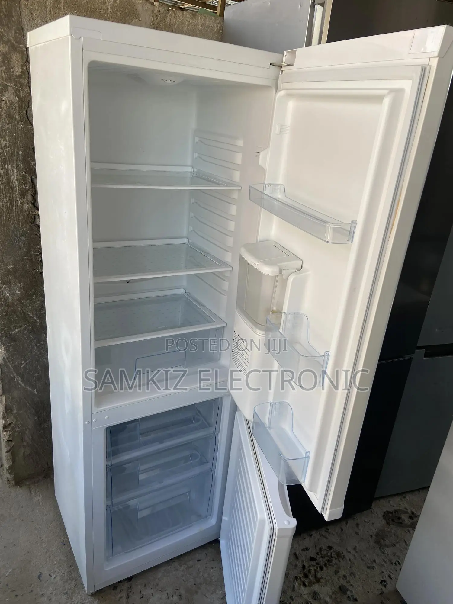 Swan Fridge Freezer With Water Dispenser