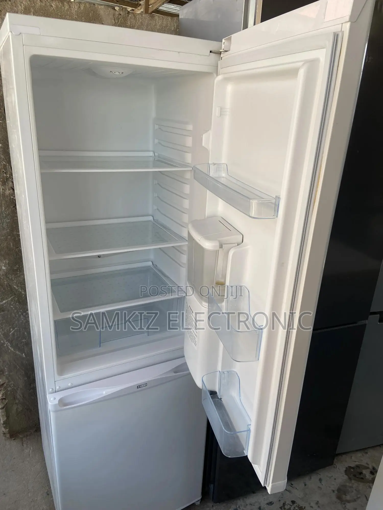 Swan Fridge Freezer With Water Dispenser