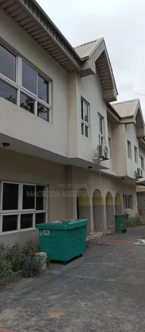 5bdrm Duplex in Off Adebayo Doherty, Lekki Phase 1 for rent