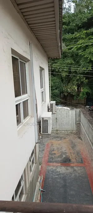 5bdrm Duplex in Off Adebayo Doherty, Lekki Phase 1 for rent