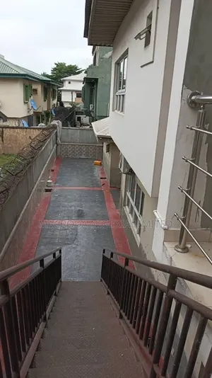 5bdrm Duplex in Off Adebayo Doherty, Lekki Phase 1 for rent