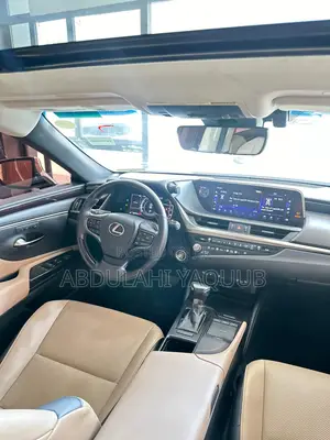 Lexus ES 2021 Red