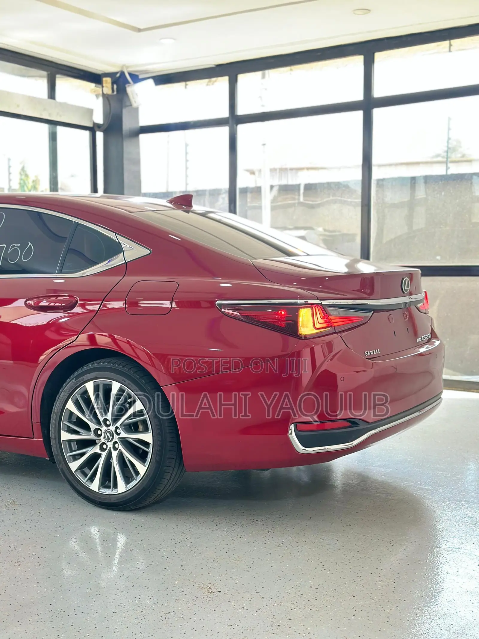 Lexus ES 2021 Red