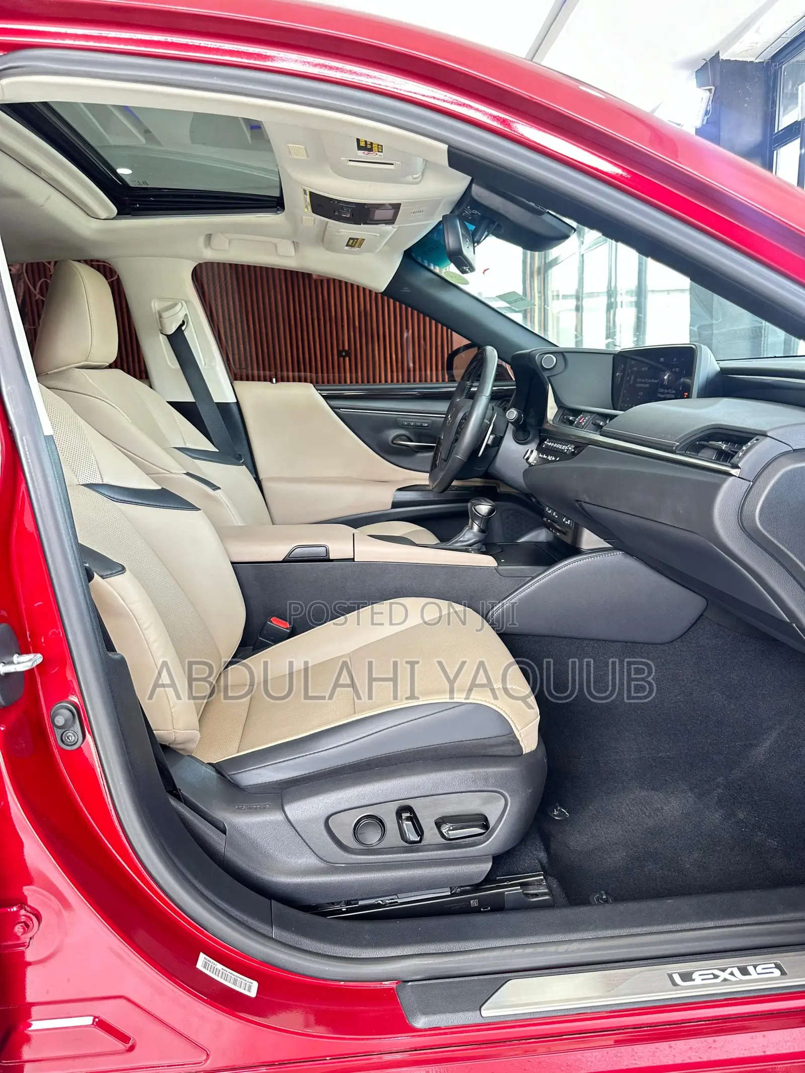 Lexus ES 2021 Red