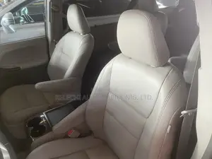 Toyota Sienna XLE AWD (3.5L 6cyl 8A) 2018 Black