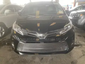 Toyota Sienna XLE AWD (3.5L 6cyl 8A) 2018 Black