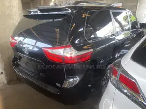 Toyota Sienna XLE AWD (3.5L 6cyl 8A) 2018 Black