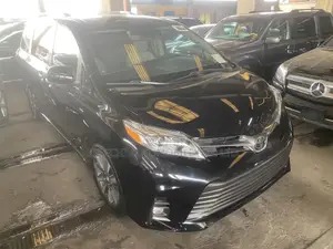 Toyota Sienna XLE AWD (3.5L 6cyl 8A) 2018 Black