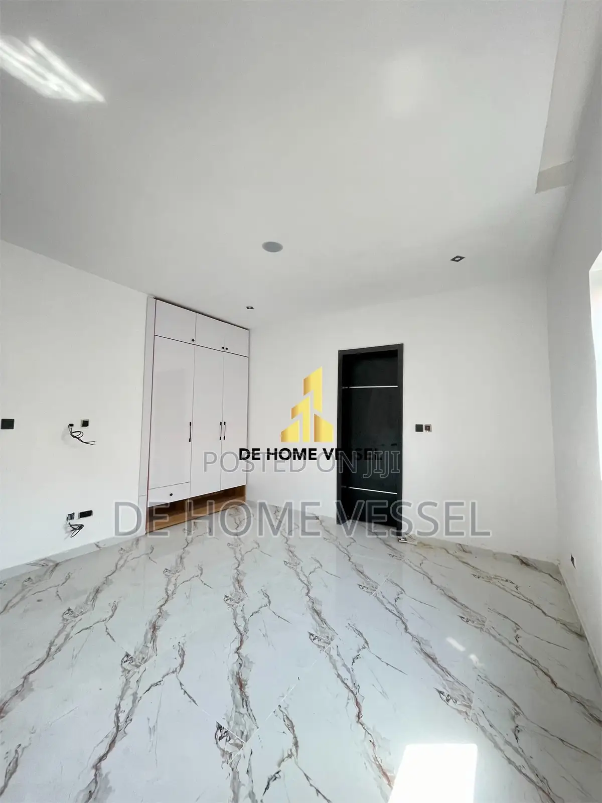 Uniquely Designed 2 Bed Luxury Apartment With Elevator