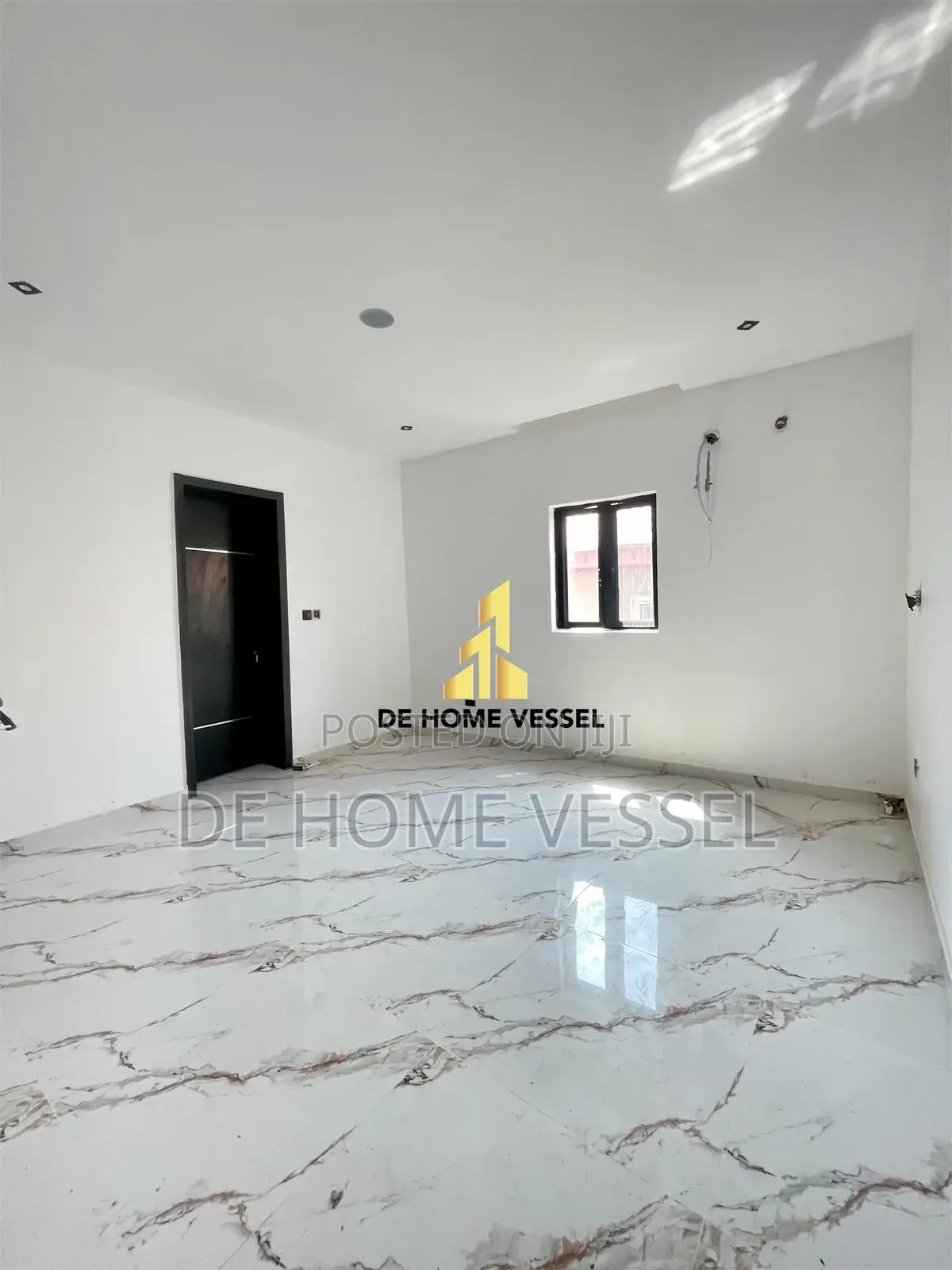 Uniquely Designed 2 Bed Luxury Apartment With Elevator