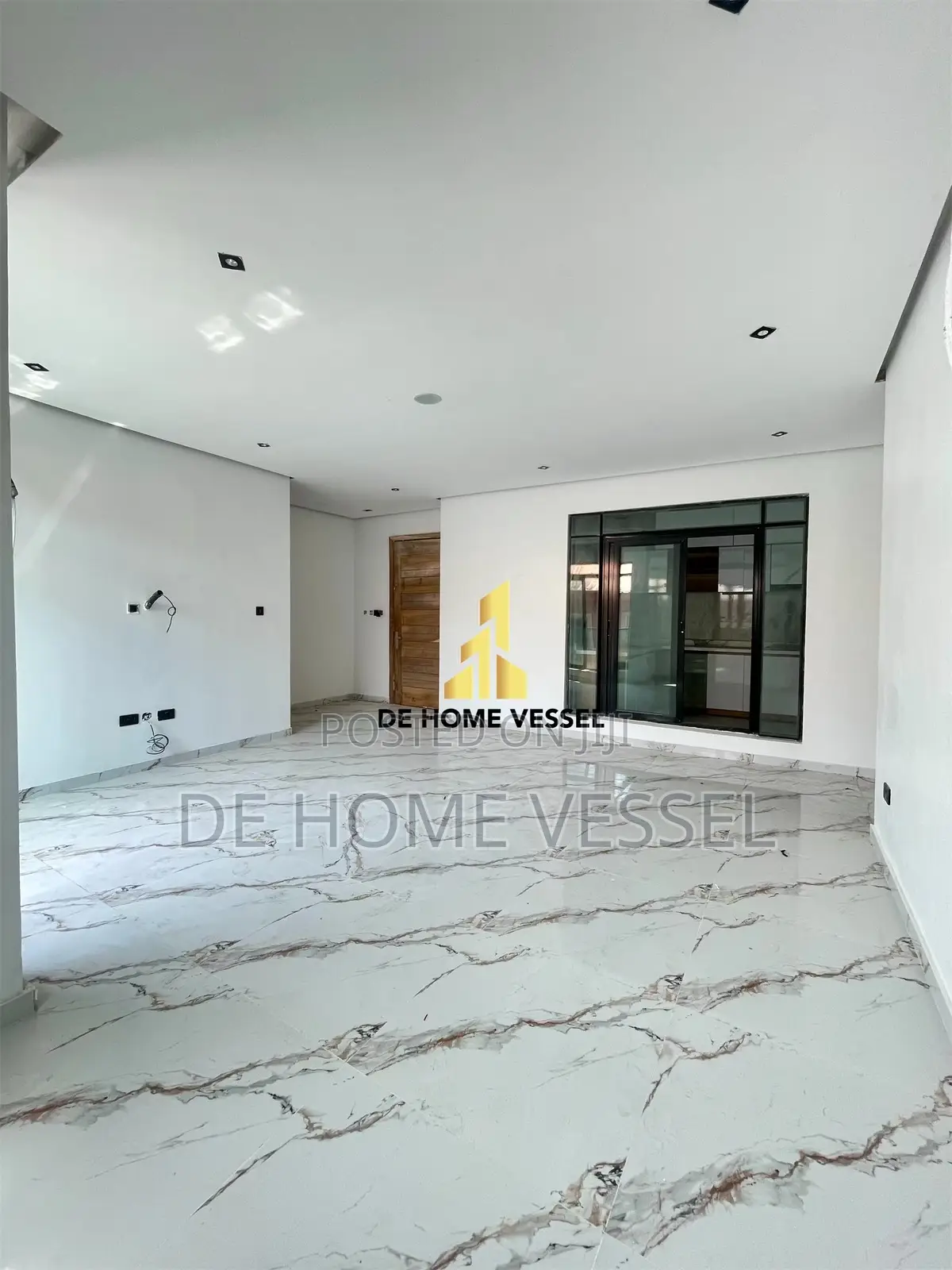 Uniquely Designed 2 Bed Luxury Apartment With Elevator