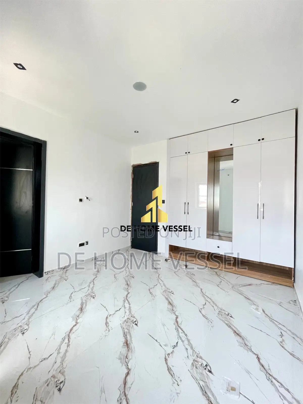Uniquely Designed 2 Bed Luxury Apartment With Elevator