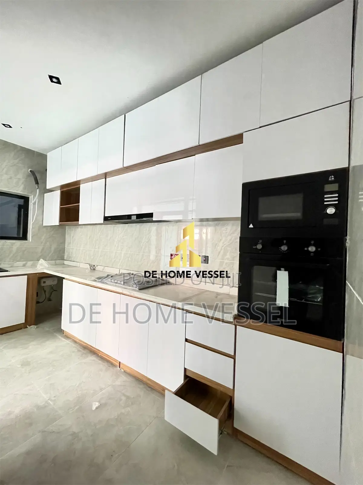 Uniquely Designed 2 Bed Luxury Apartment With Elevator