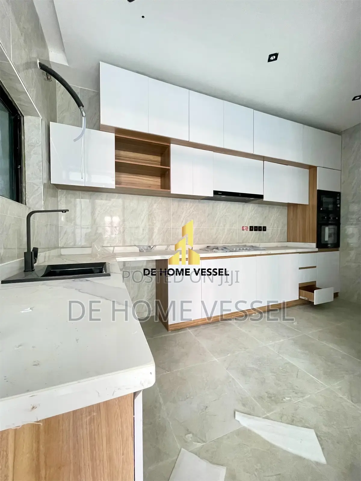 Uniquely Designed 2 Bed Luxury Apartment With Elevator
