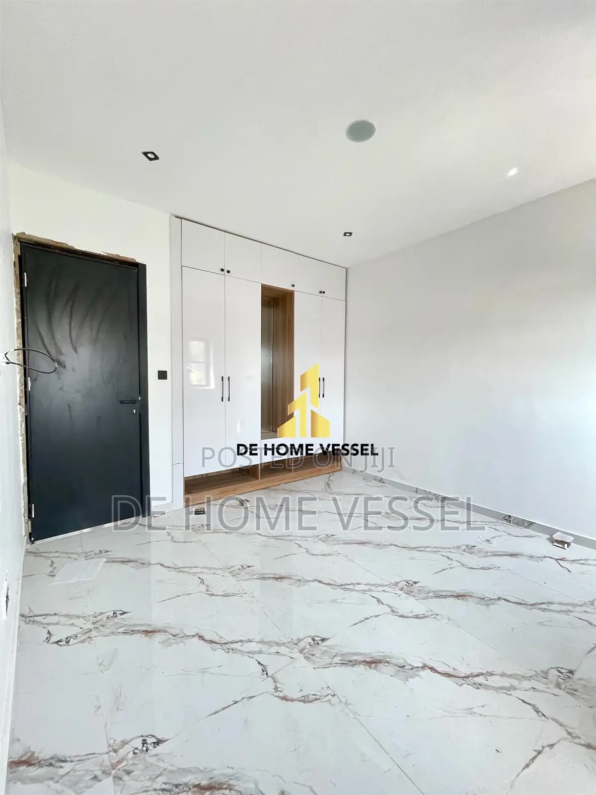 Uniquely Designed 2 Bed Luxury Apartment With Elevator