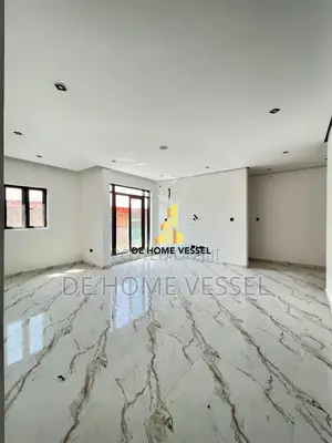 Uniquely Designed 2 Bed Luxury Apartment With Elevator