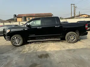 Toyota Tundra 2015 Black