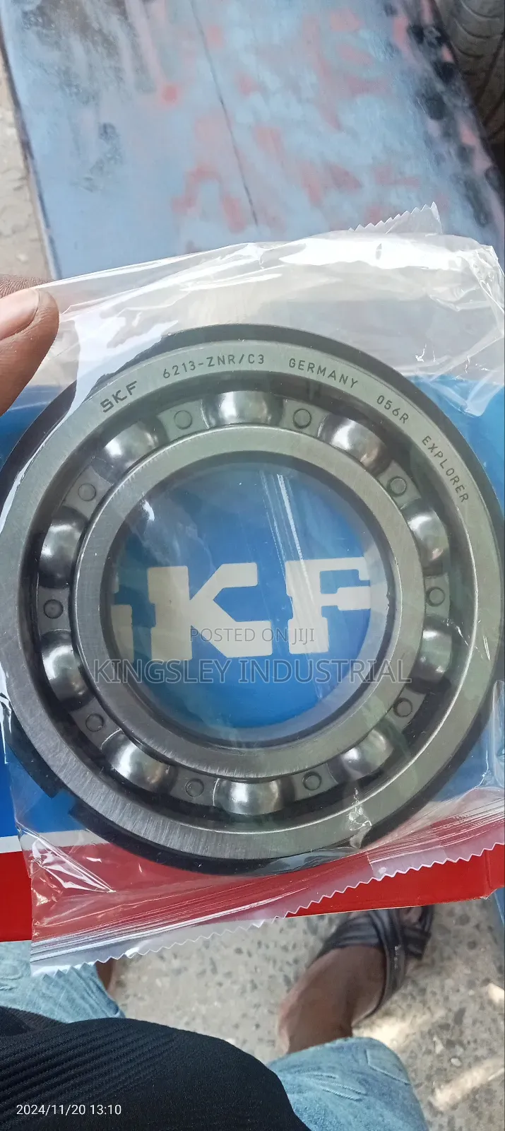 6213NR Bearing With Key Ring on It Body