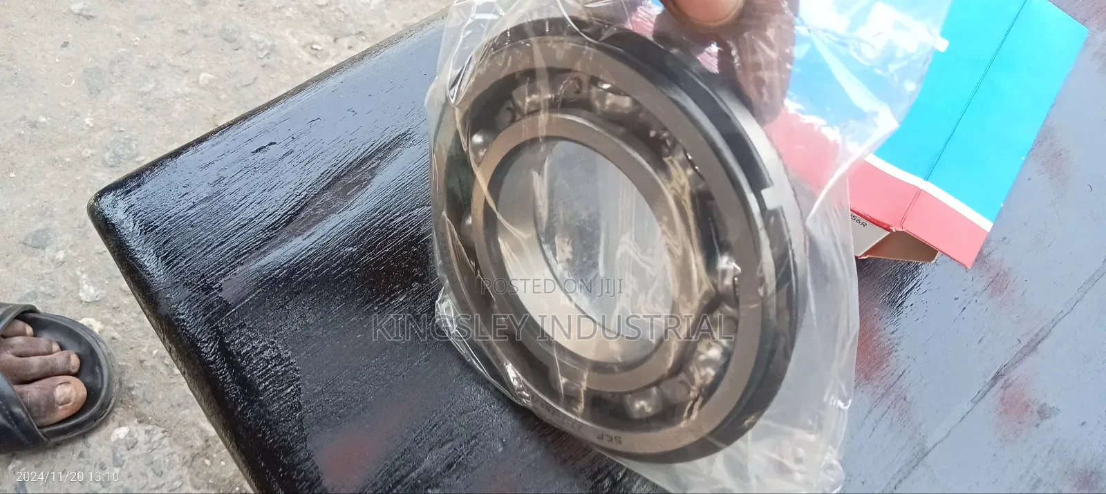 6213NR Bearing With Key Ring on It Body