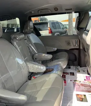 Toyota Sienna XLE AWD 7-Passenger 2013 Red