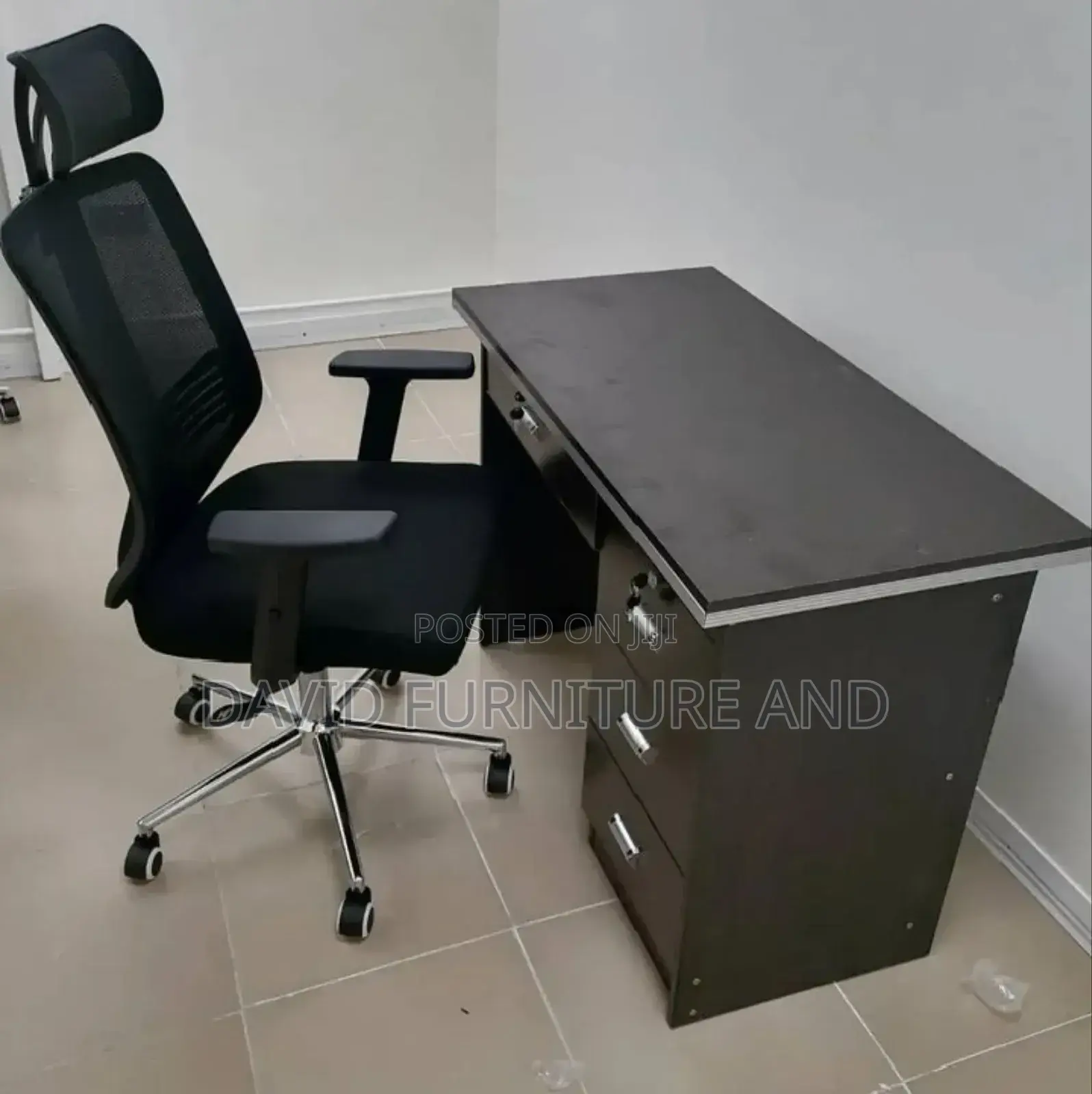 Office Chair With Table