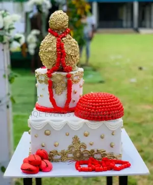 Traditional White Wedding Cakes | Benin City Bakers