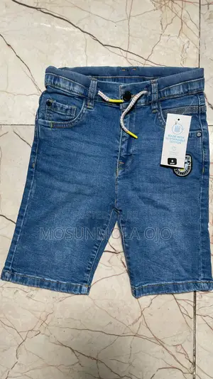 Photo - Boys Mid-Wash Regular Fit Den 