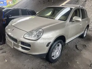 Porsche Cayenne 2010 Gold