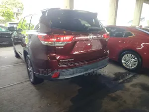 Toyota Highlander XLE 4x2 V6 (3.5L 6cyl 8A) 2017 Burgundy