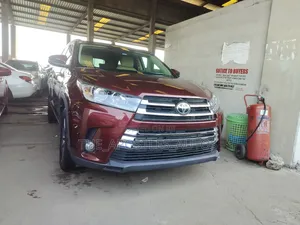 Toyota Highlander XLE 4x2 V6 (3.5L 6cyl 8A) 2017 Burgundy