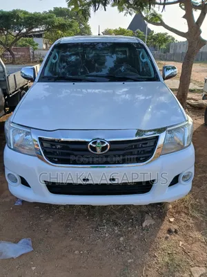 Toyota Hilux 2013 White