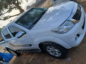 Toyota Hilux 2013 White