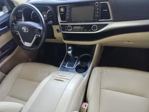 Toyota Highlander XLE 4x2 V6 (3.5L 6cyl 8A) 2018 Burgundy