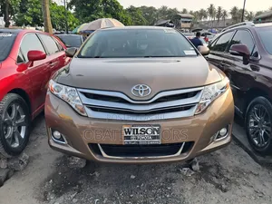 Toyota Venza V6 AWD 2010 Gold