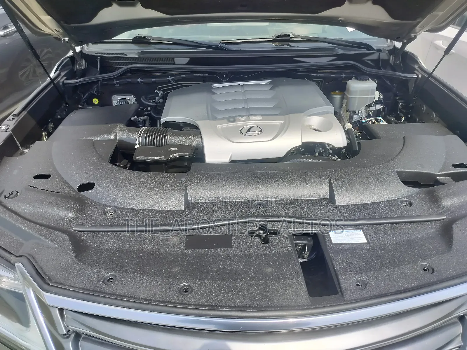 Lexus LX 570 (5 seats) AWD 2016 Silver