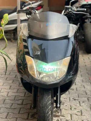 Photo - Yamaha 1990 Black