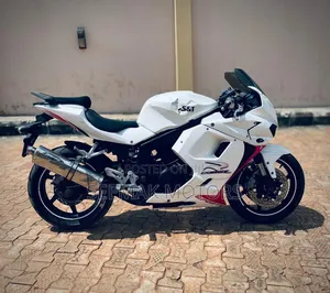 Photo - Hyosung GT250R 2012 White
