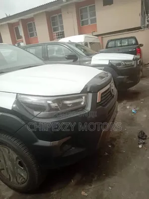 New Toyota Hilux 2024 Black