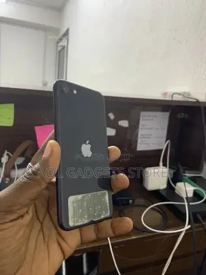 Photo - Apple iPhone SE (2020) 256 GB Black